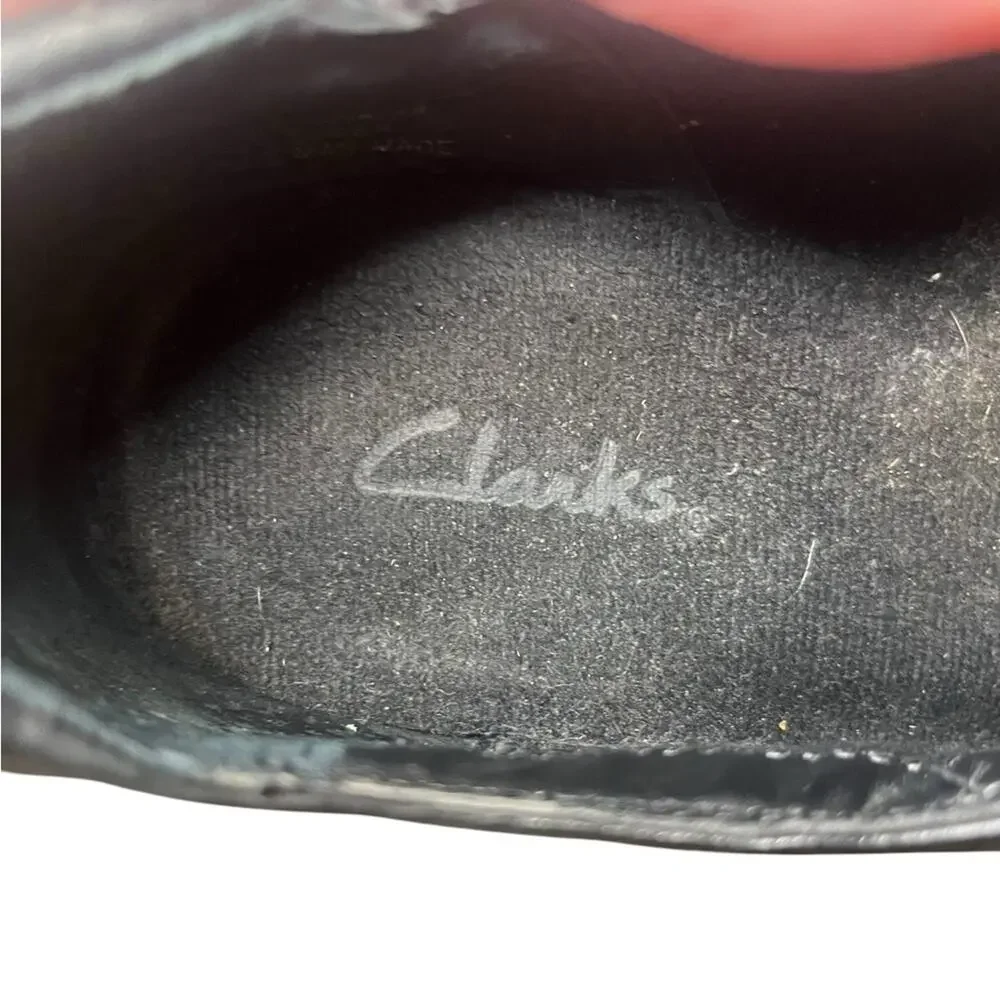 Clarks side zip